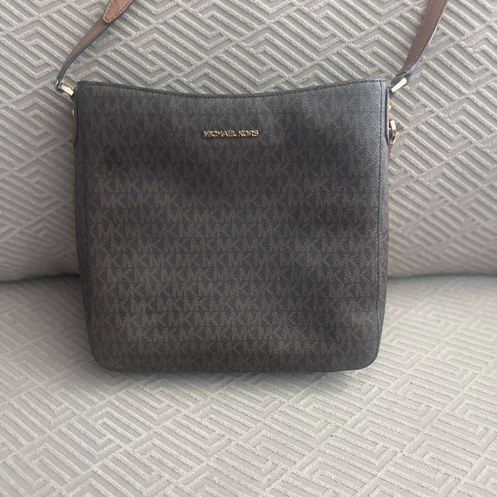 Michael Kors Jet Set Travel Large Logo Messenger Bag